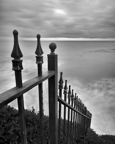 Fence to Sea (â€¢)